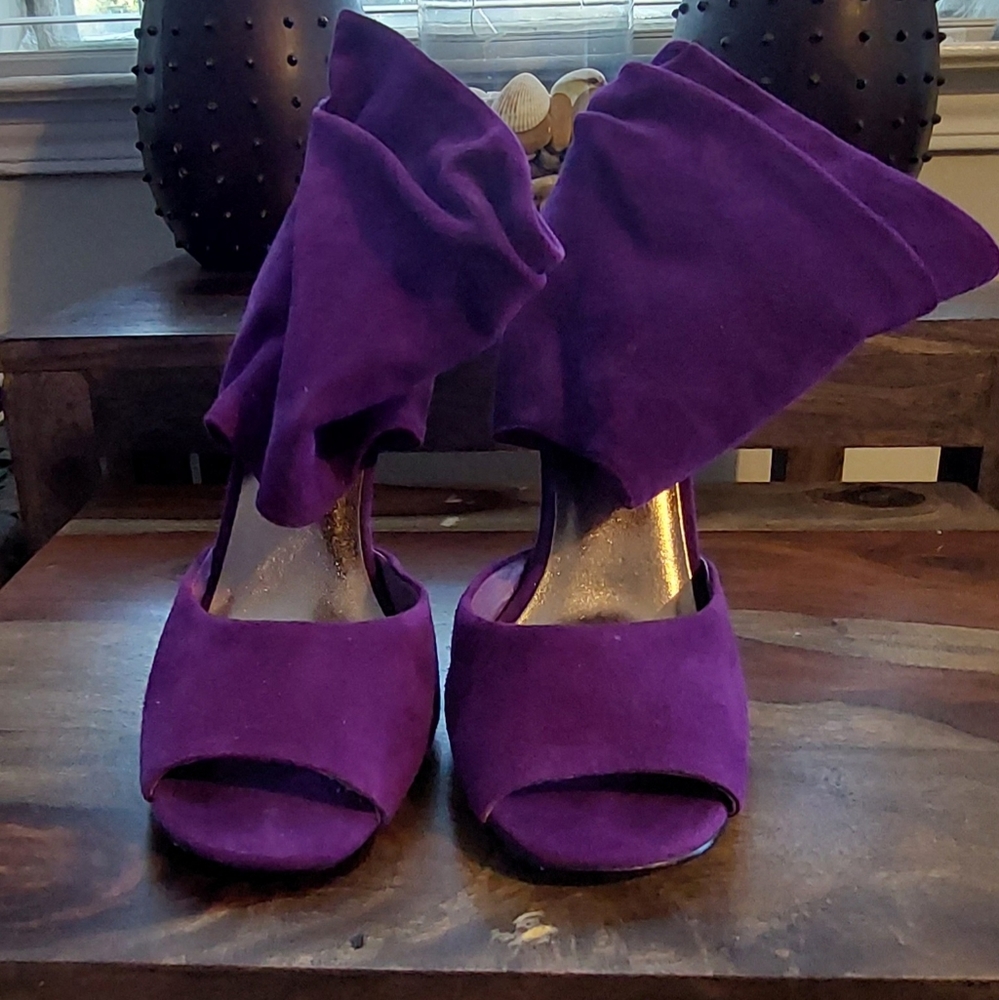 Steve Madden booties. Purple suede 4 inches. Size 8. Tried on/Never worn out.